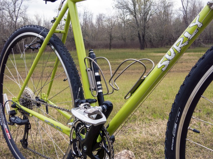 Delta Inox bottle cages, and Shimano A530 hybrid pedals